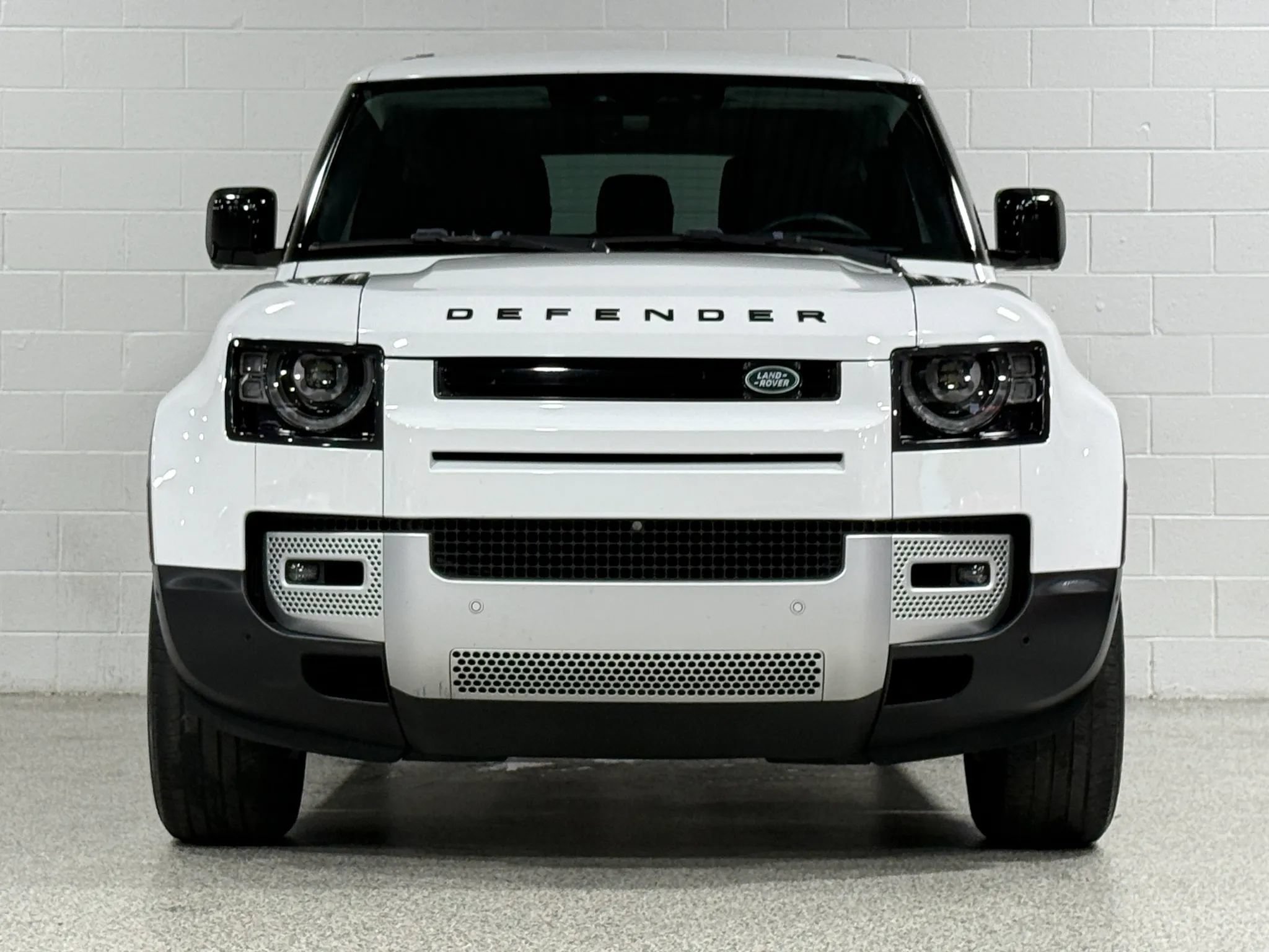 Used 2023 Land Rover Defender 90 SE AWD/4WD image 3