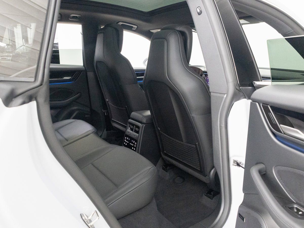 New 2025 Porsche Macan 4S Electric image 27