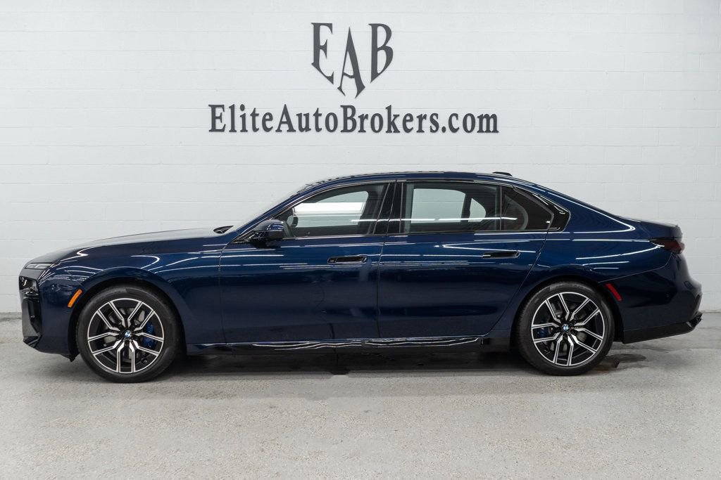 Used 2025 BMW 760i xDrive image 2