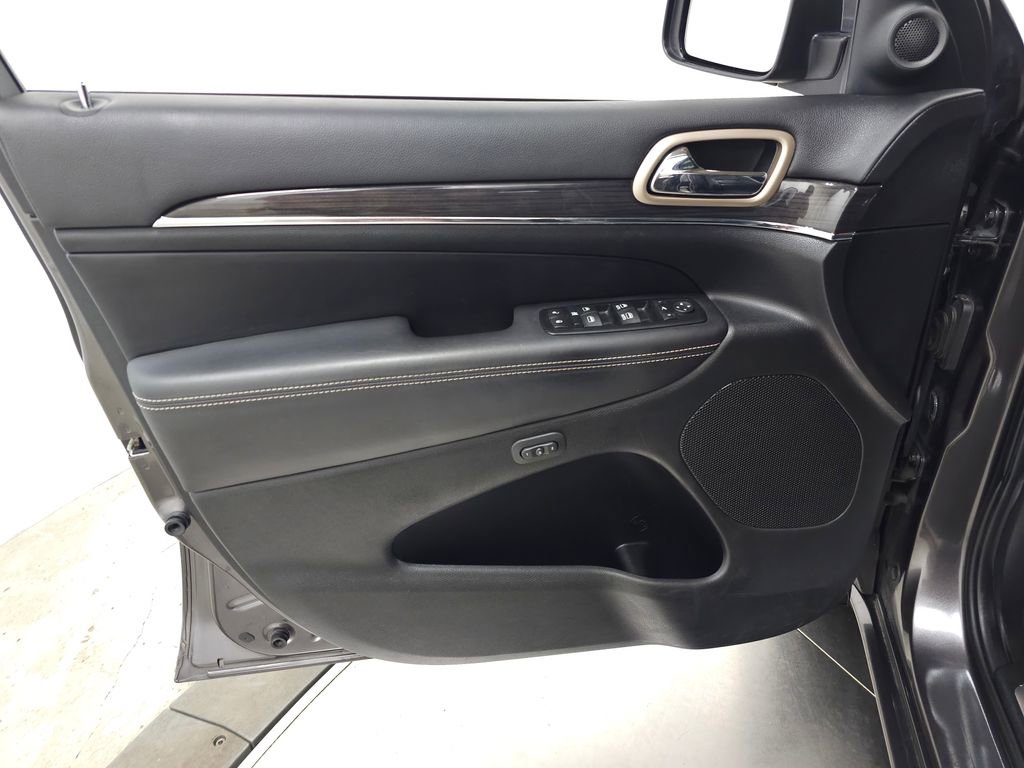 Used 2015 Jeep Grand Cherokee Overland w/ Advanced Technology Group AWD/4WD image 15