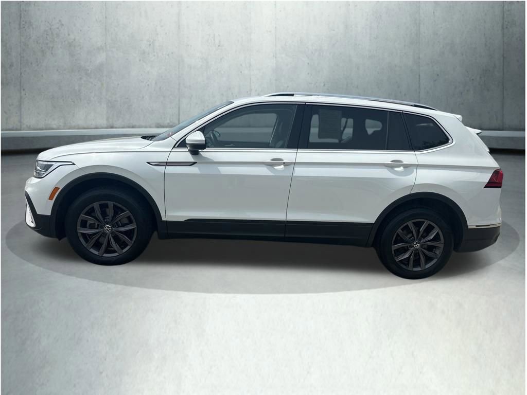 Used 2023 Volkswagen Tiguan SE FWD image 2
