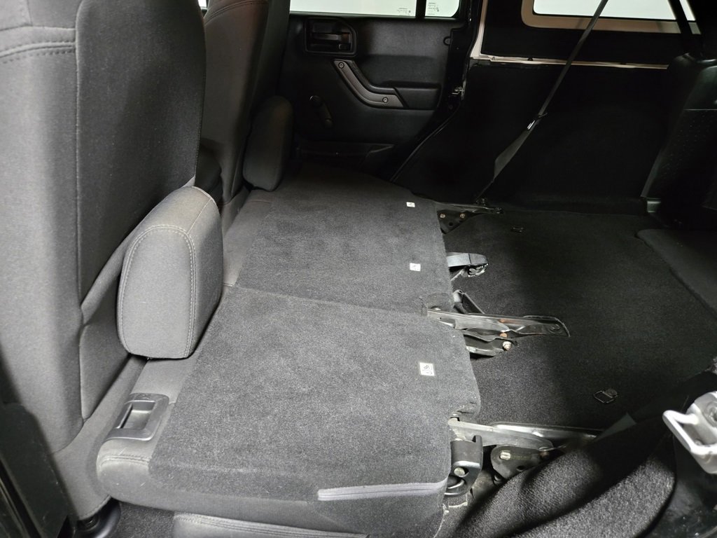 Used 2017 Jeep Wrangler Unlimited Sport w/ Connectivity Group image 32