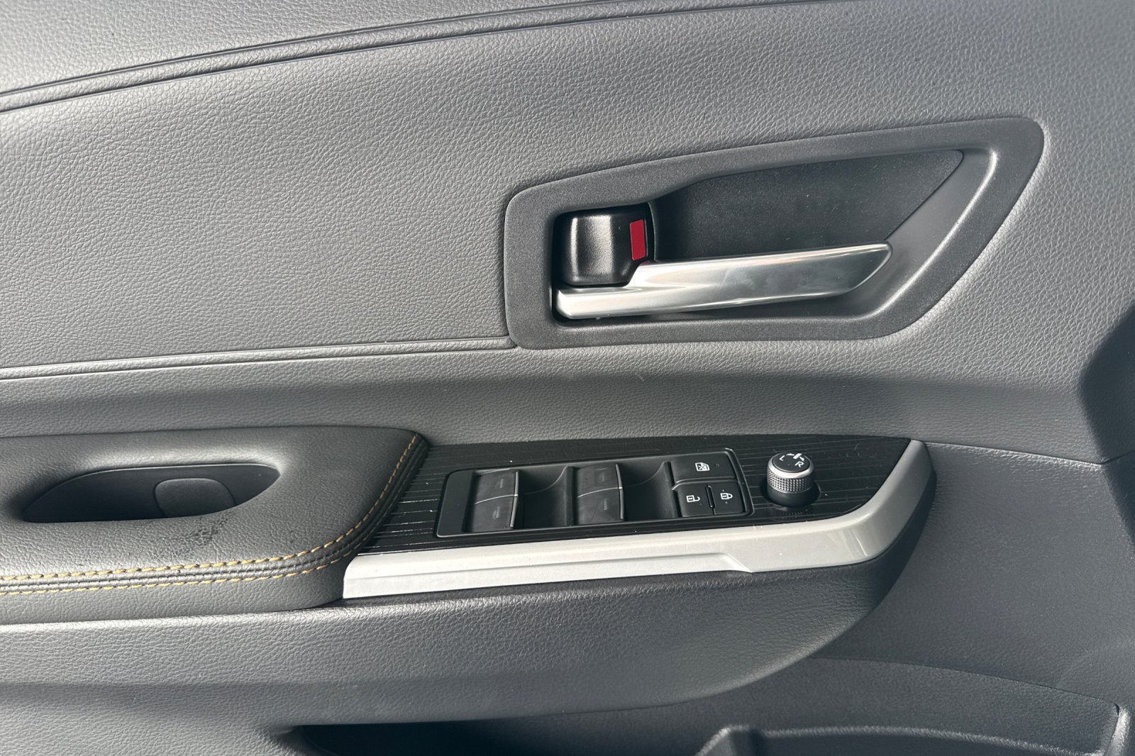 New 2026 Toyota Sienna XLE Woodland Edition AWD/4WD image 12
