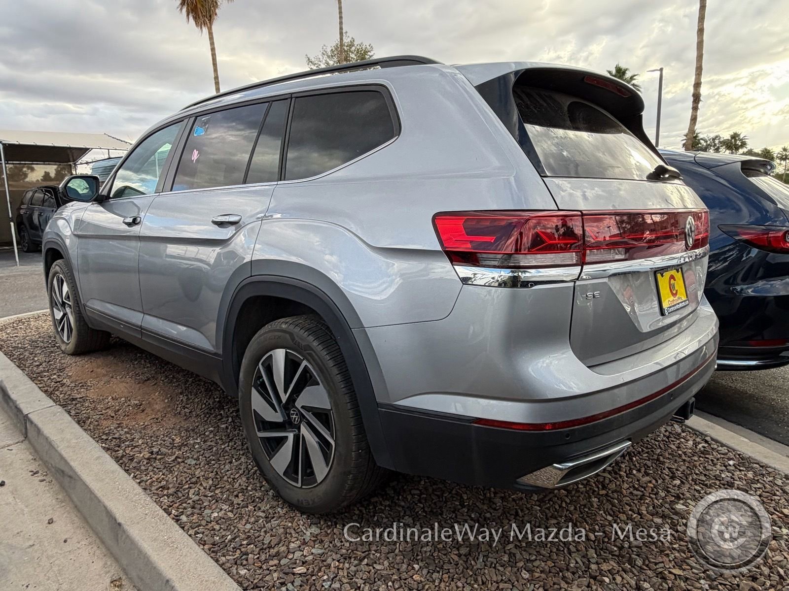 Used 2024 Volkswagen Atlas SE FWD image 4