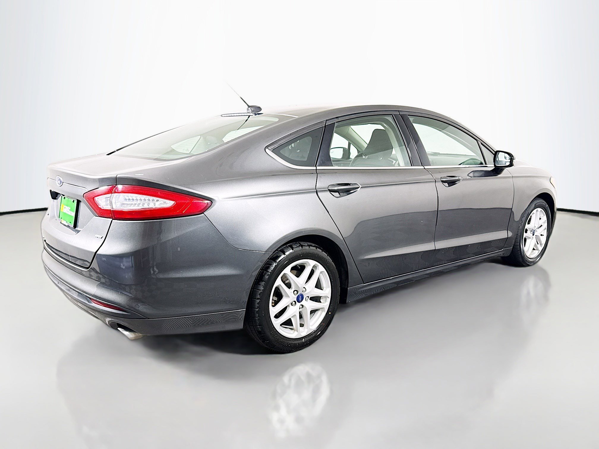 Used 2016 Ford Fusion SE image 10