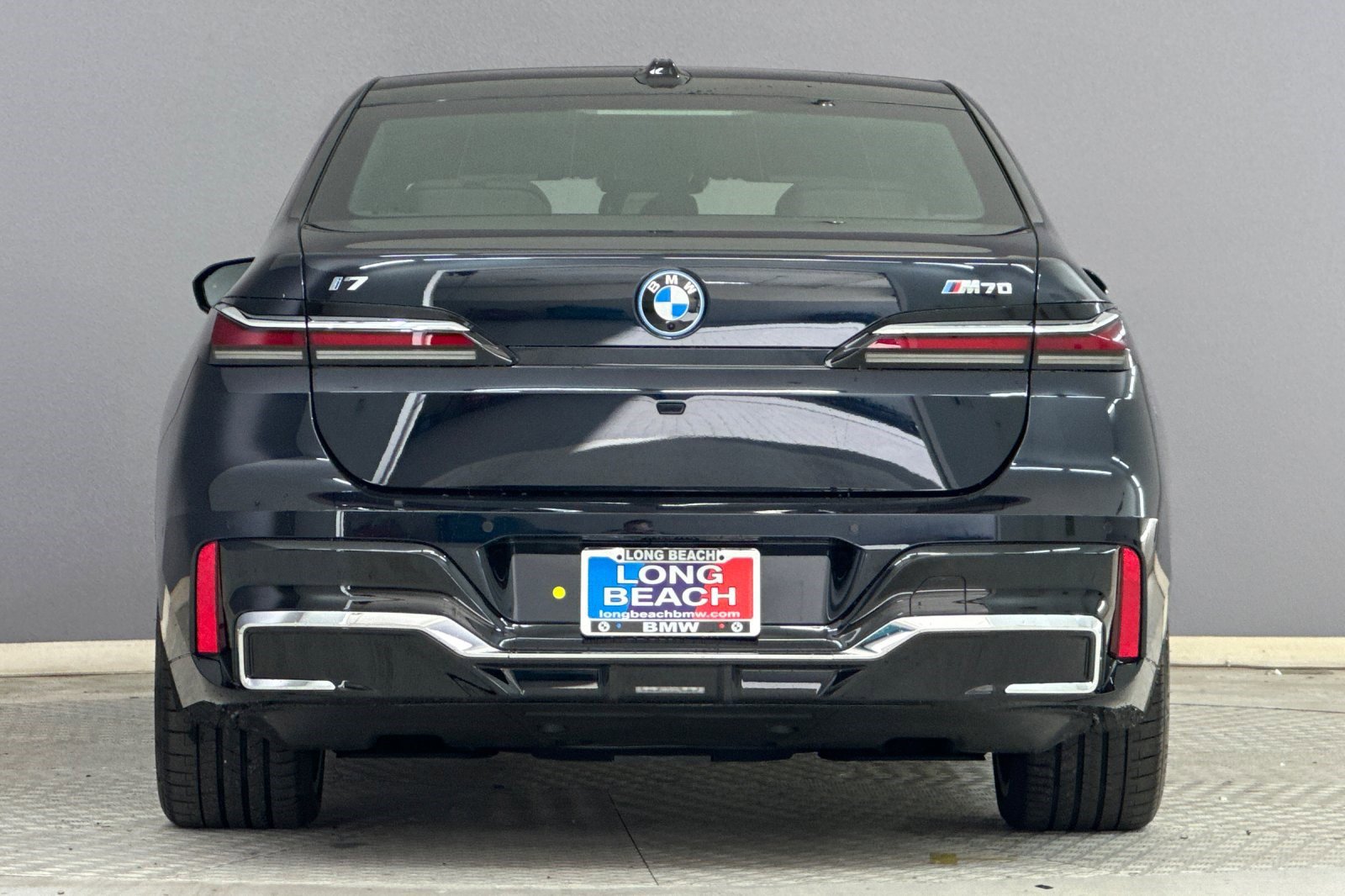 New 2026 BMW i7 M70 w/ Premium Package image 9