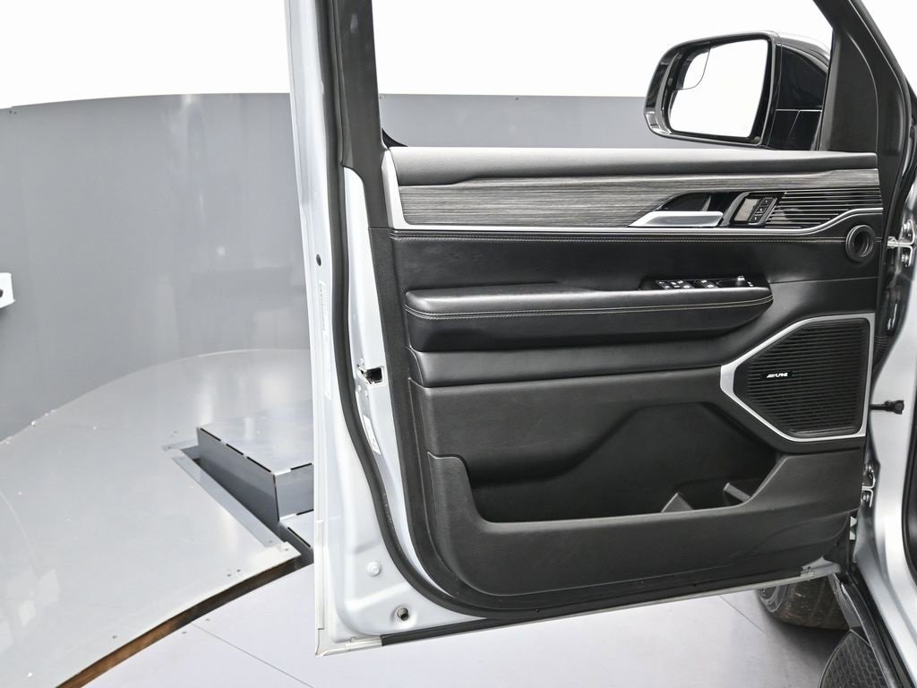 Used 2024 Jeep Wagoneer Series II w/ Flexible Seating Group image 44