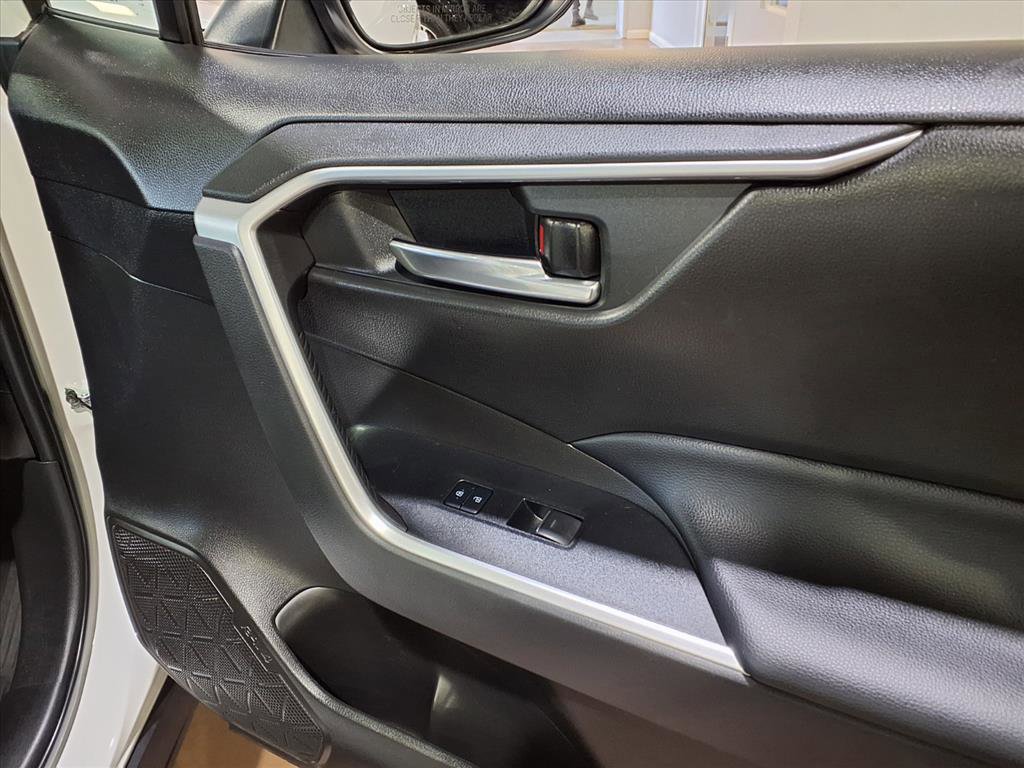 Used 2022 Toyota RAV4 XLE image 19