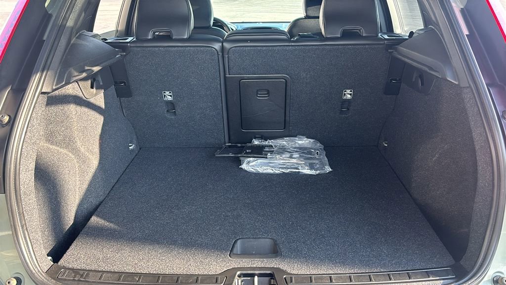 Certified 2024 Volvo XC40 B5 Core image 31