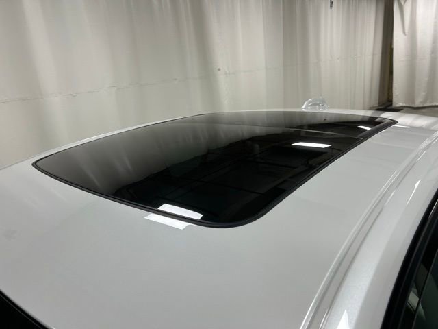 Used 2022 Volvo S60 B5 Momentum w/ Climate Package image 5