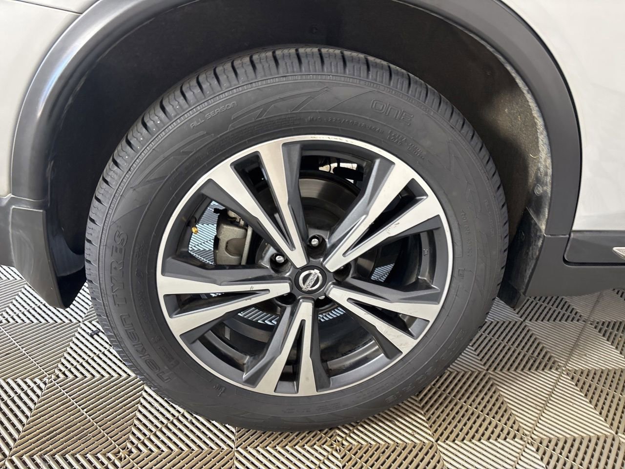 Used 2017 Nissan Rogue SL w/ SL Premium Package image 34