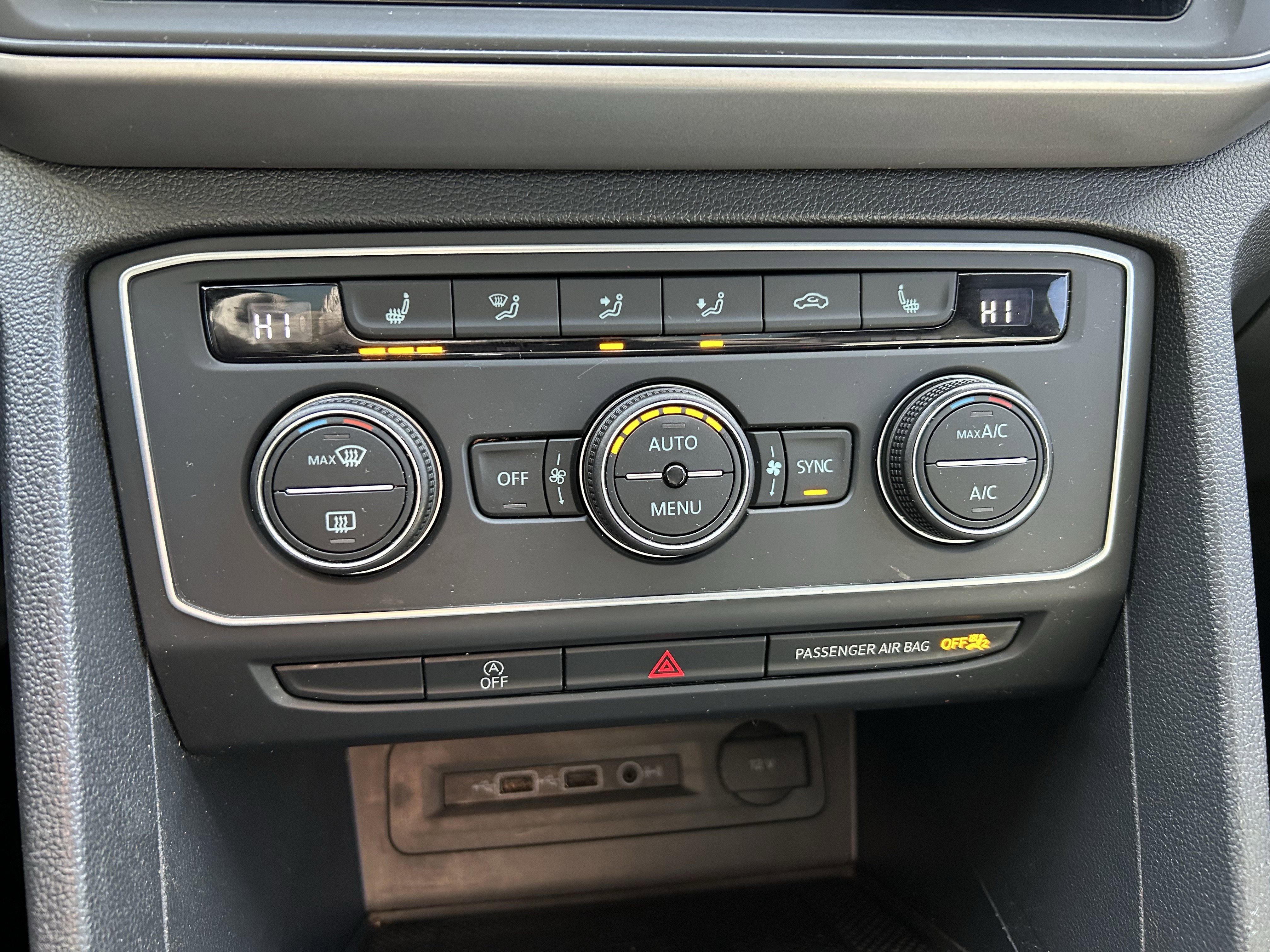 Used 2020 Volkswagen Atlas Cross Sport SE w/ Panoramic Sunroof Package AWD/4WD image 14