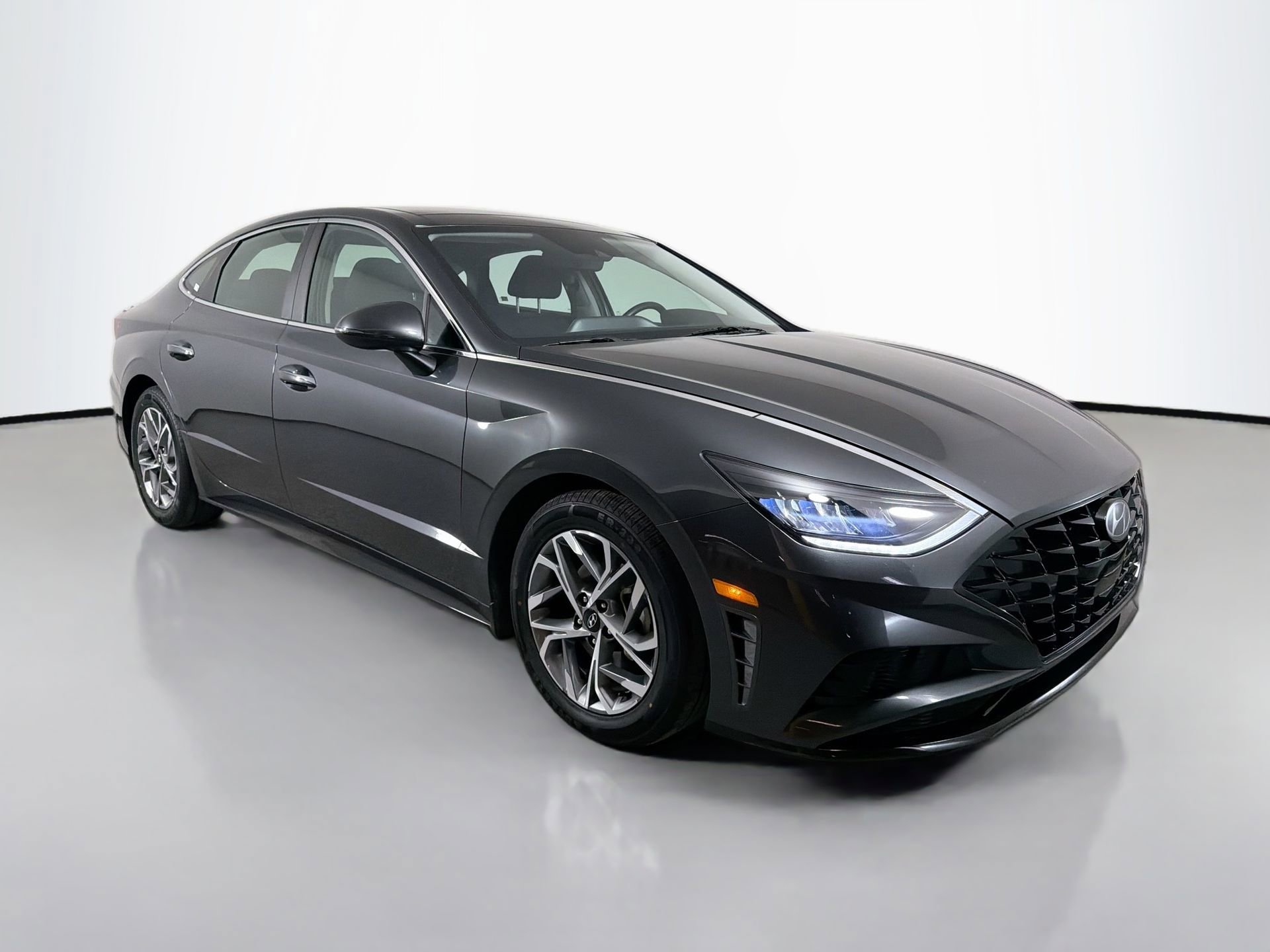 Used 2022 Hyundai Sonata SEL w/ Convenience Package FWD image 3
