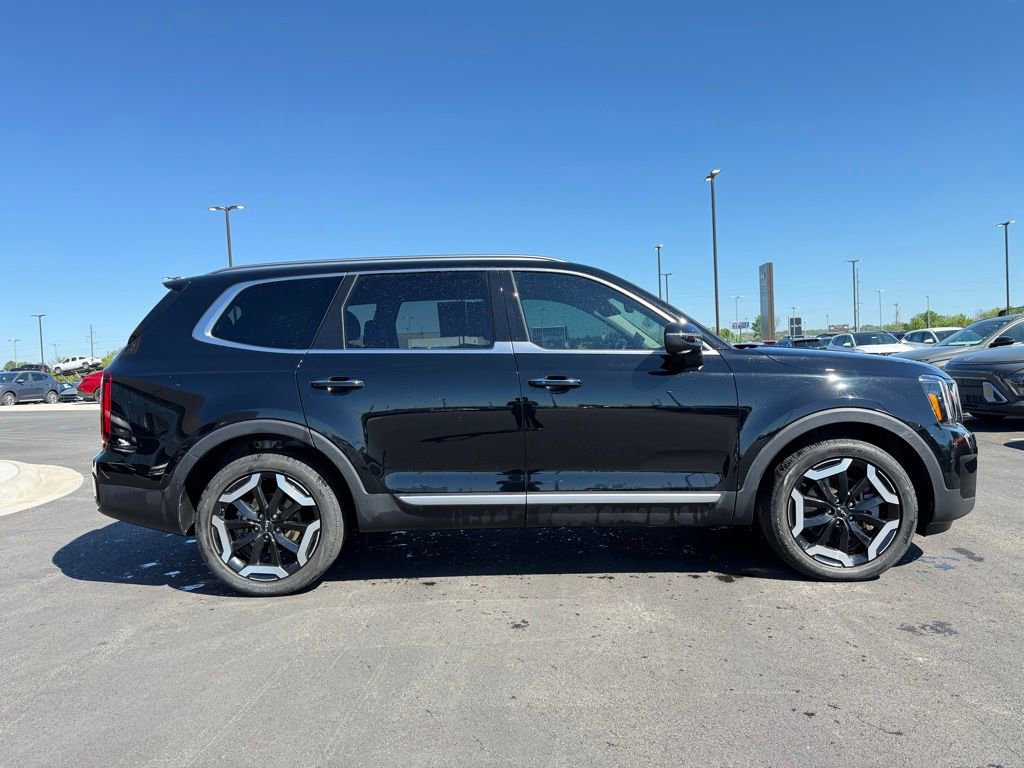 Used 2023 Kia Telluride S AWD/4WD image 4