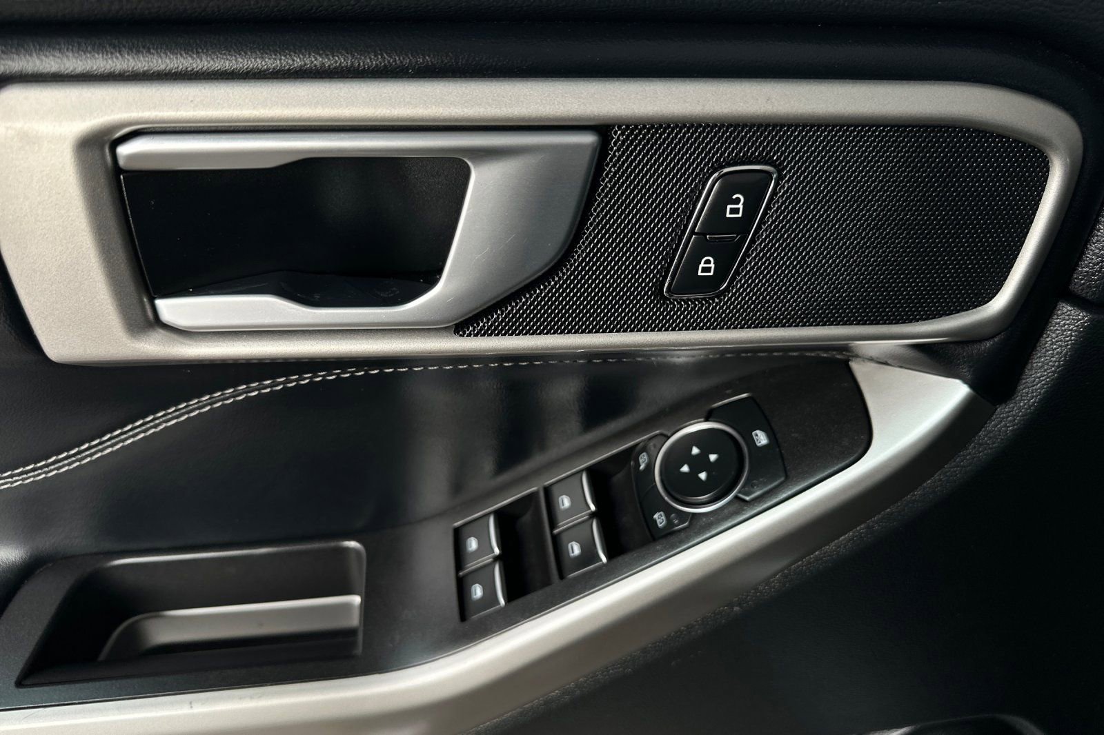 Certified 2023 Ford Explorer XLT image 10