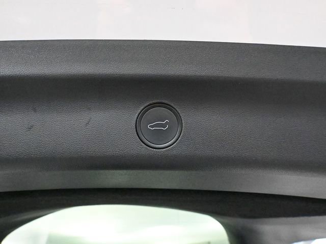 Used 2022 Tesla Model Y Long Range image 34