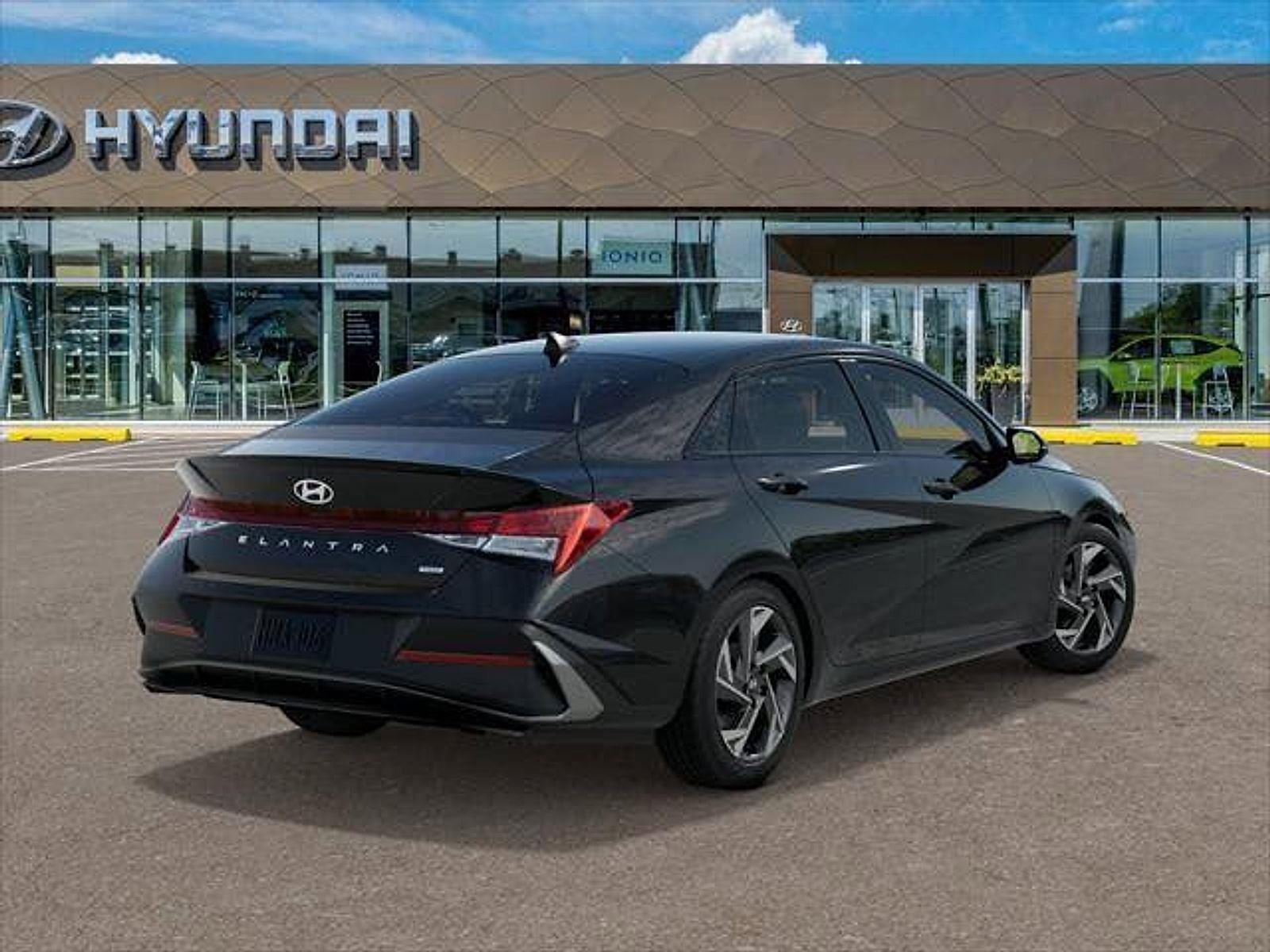 New 2025 Hyundai Elantra SEL image 4