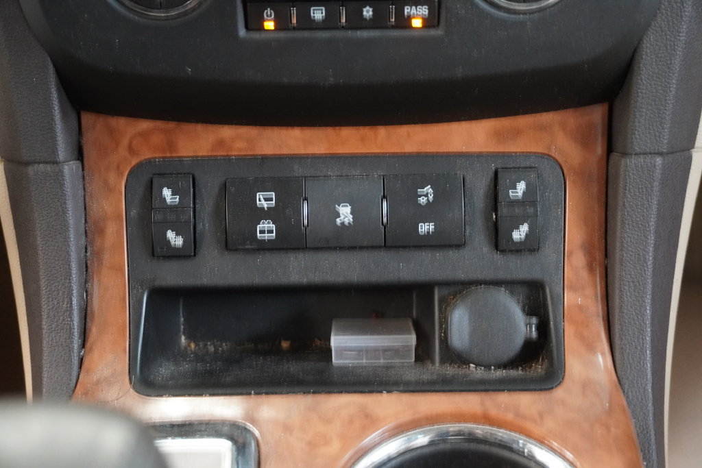 Used 2008 Buick Enclave CXL w/ Entertainment Package #3 FWD image 15
