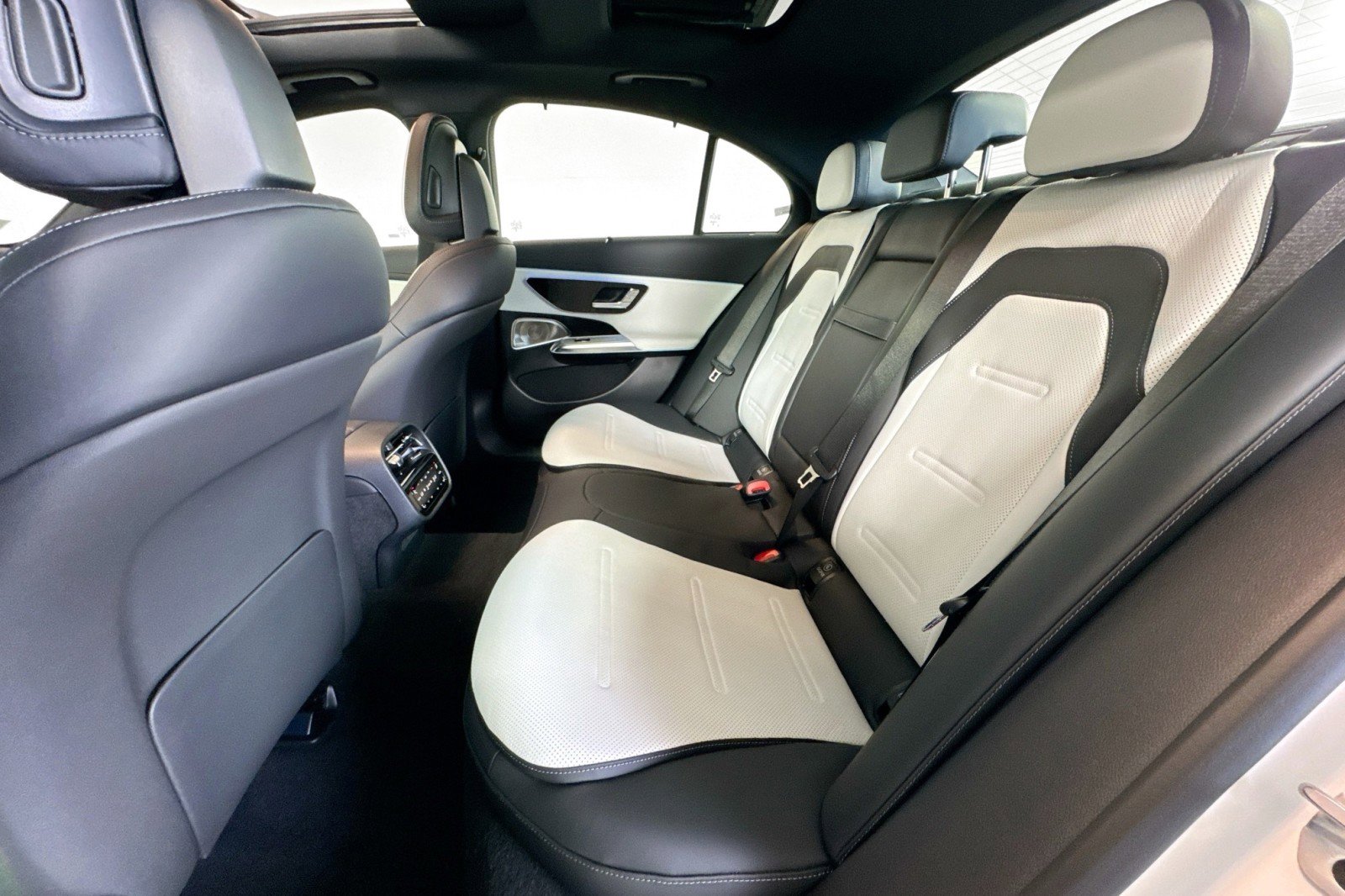 New 2026 Mercedes-Benz E 53 AMG e 4MATIC Sedan image 22