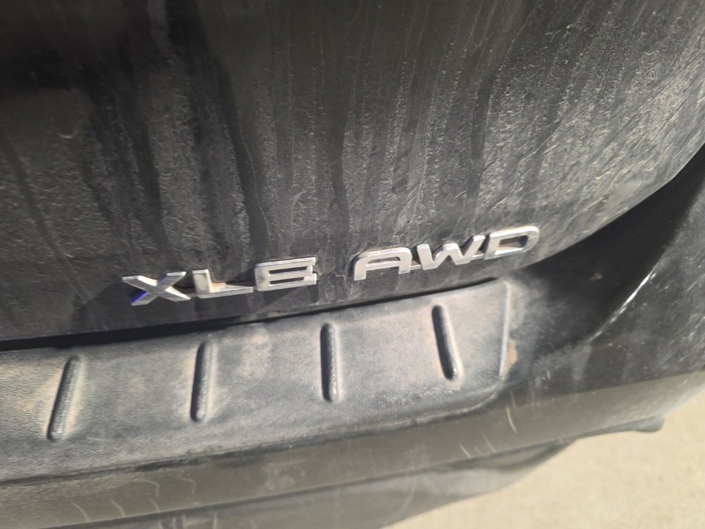 Used 2024 Toyota Highlander XLE image 4