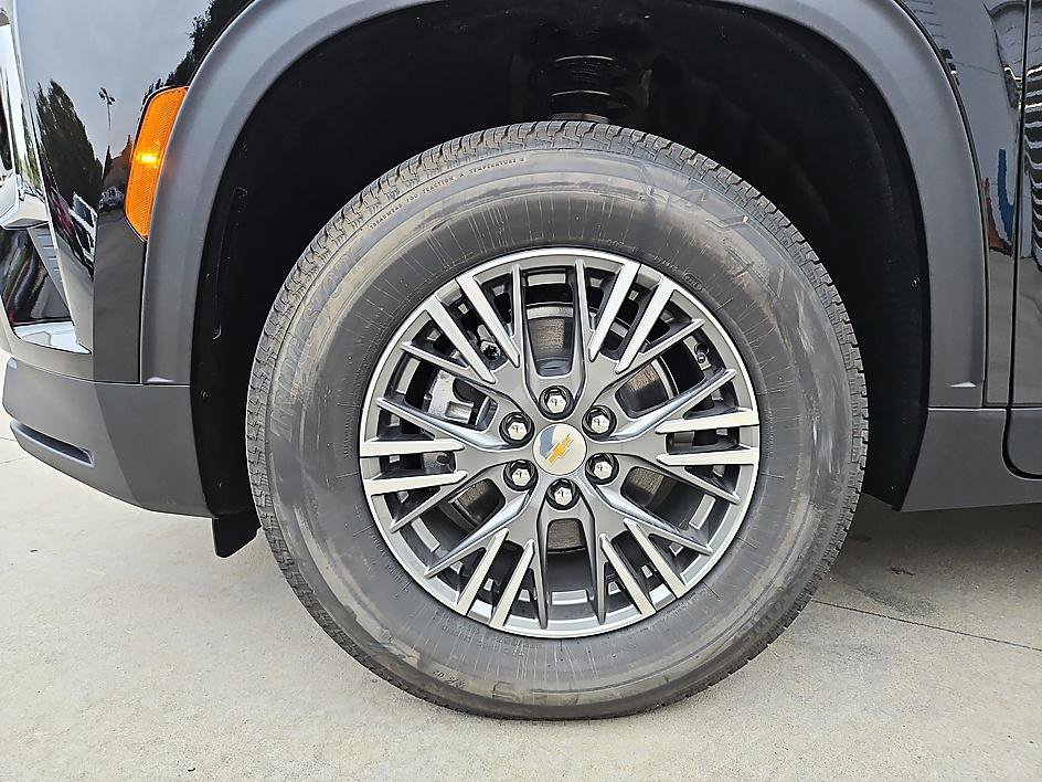New 2027 Chevrolet Traverse LT FWD image 8