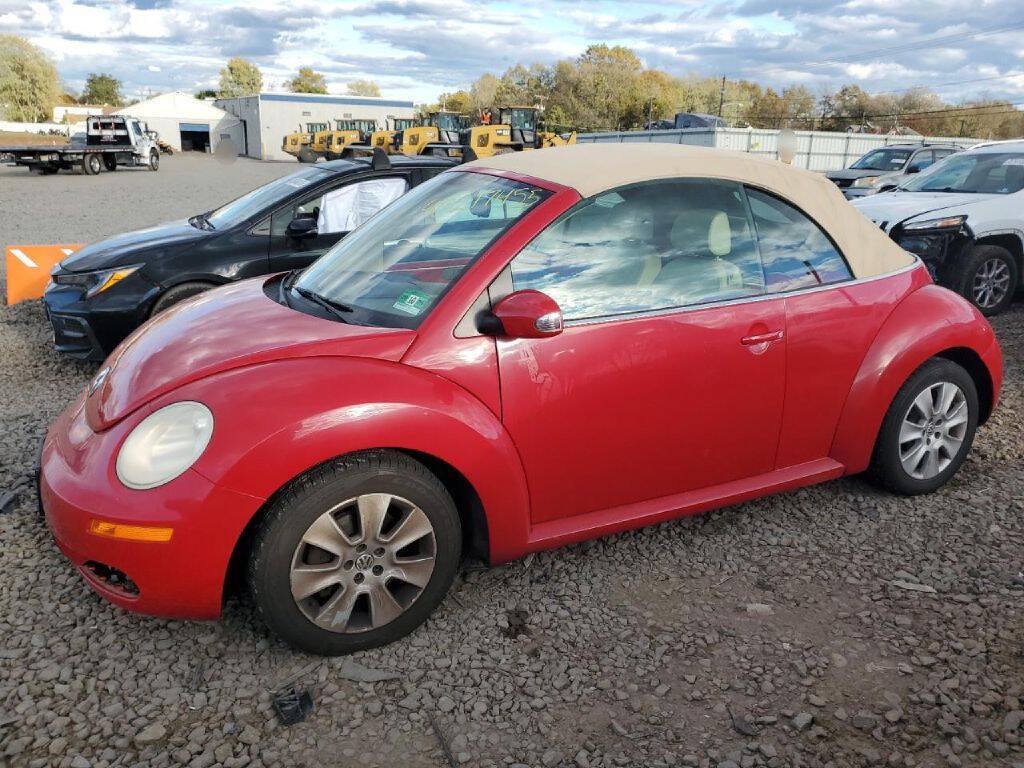 Used 2010 Volkswagen Beetle Convertible FWD image 1