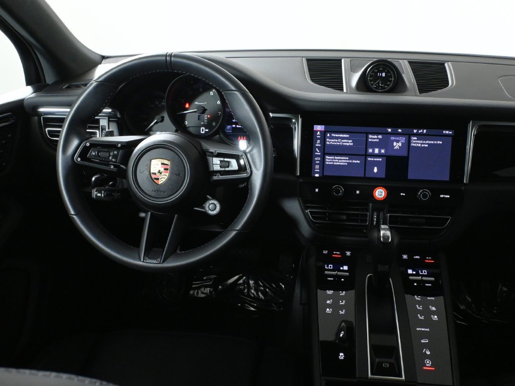 Used 2025 Porsche Macan Turbo AWD/4WD image 17
