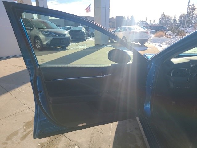 Used 2019 Toyota Camry LE image 17