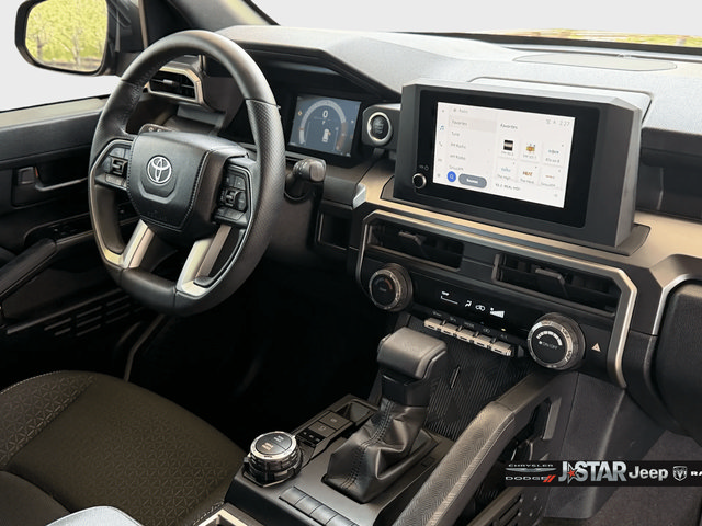 Used 2025 Toyota 4Runner SR5 AWD/4WD image 18
