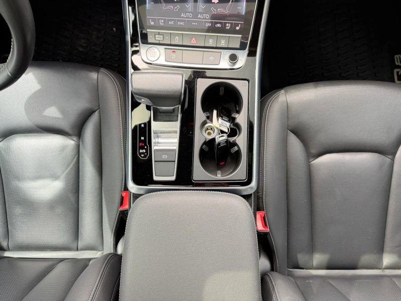 Used 2019 Audi Q8 Premium Plus w/ Premium Plus AWD/4WD image 25