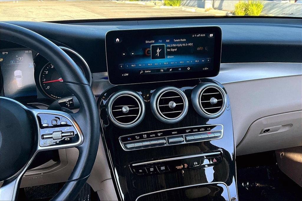 Used 2021 Mercedes-Benz GLC 300 4MATIC w/ Premium Package image 8