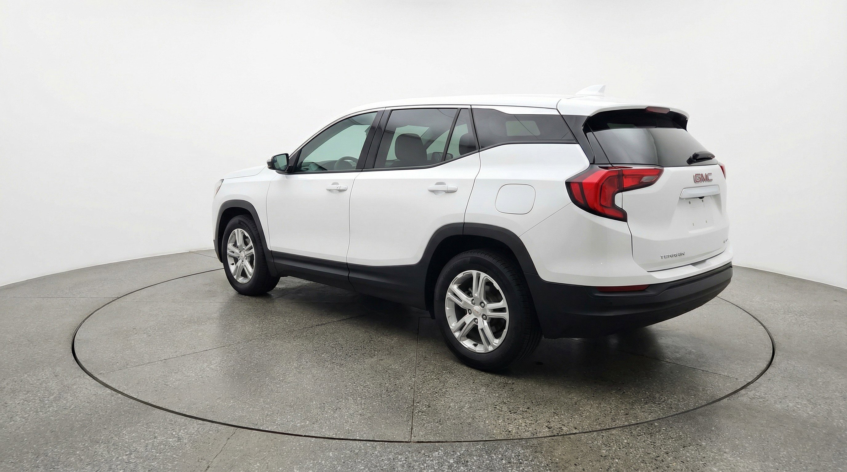 Used 2024 GMC Terrain SLE image 6