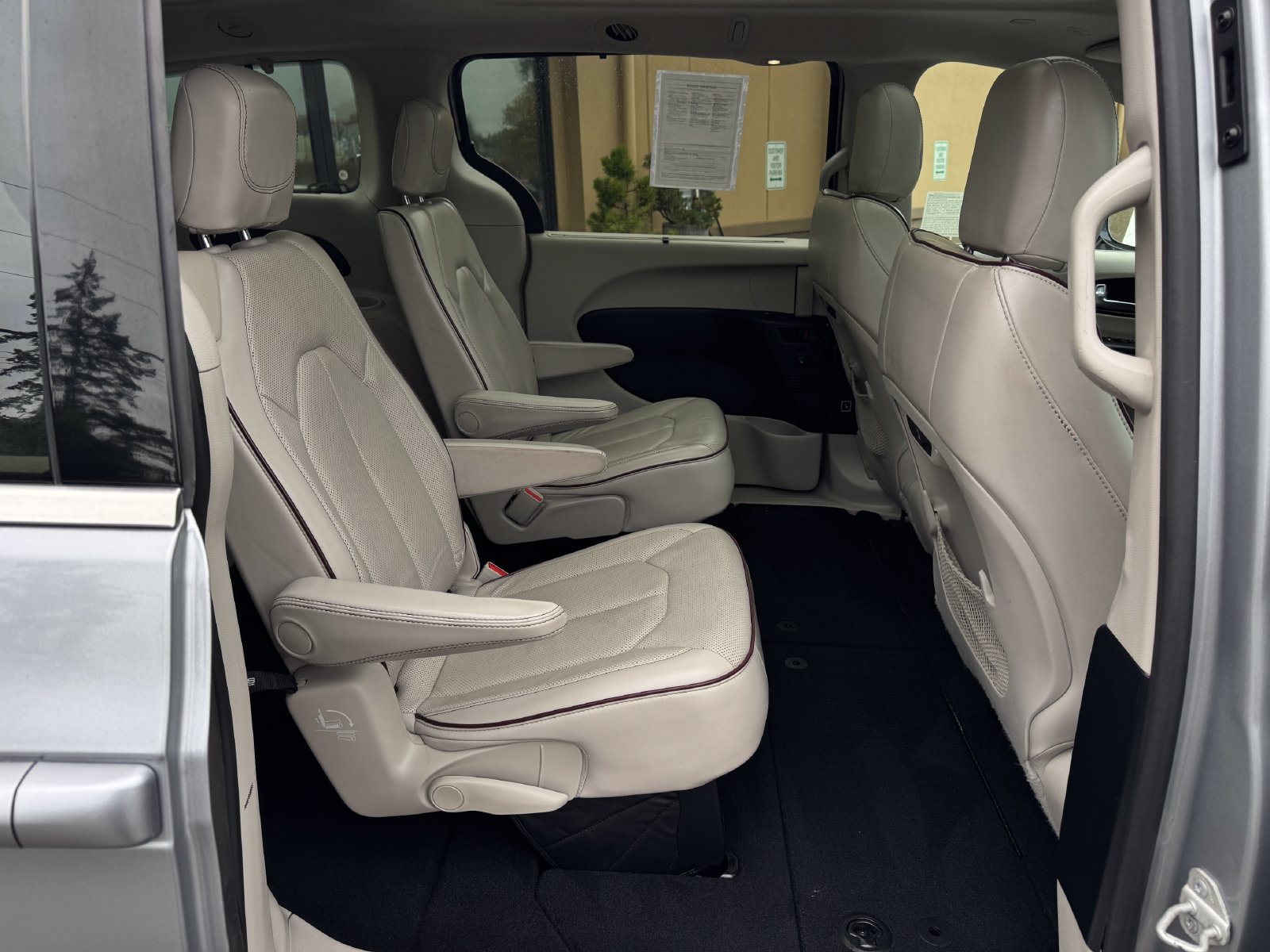 Used 2020 Chrysler Pacifica Limited FWD image 21