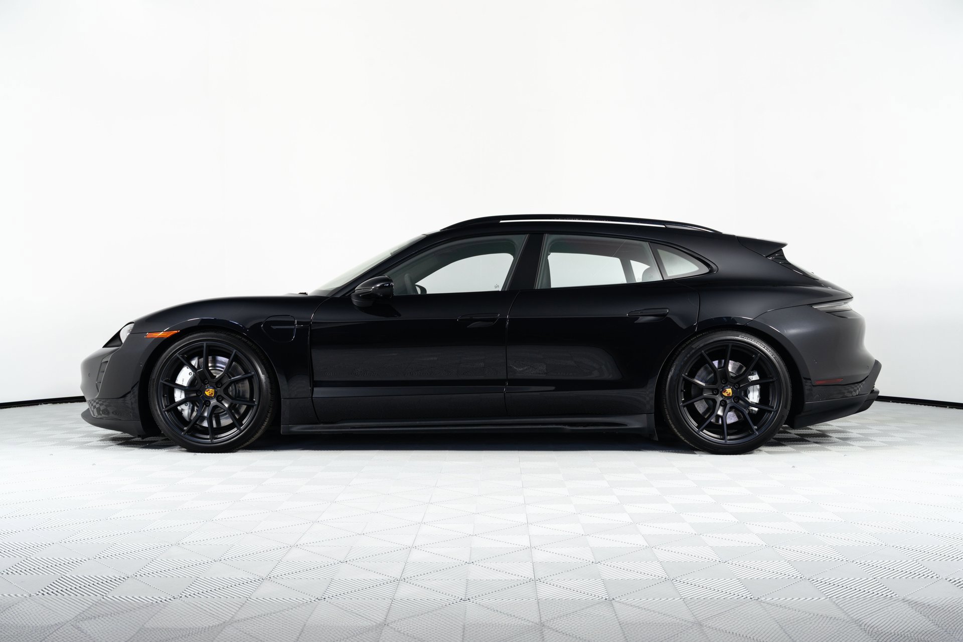Used 2024 Porsche Taycan GTS AWD/4WD image 4
