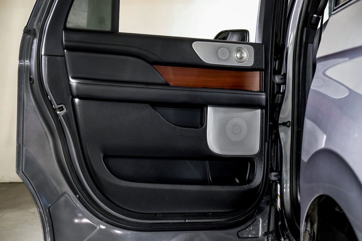 Used 2021 Lincoln Navigator L Reserve w/ Luxury Package image 36