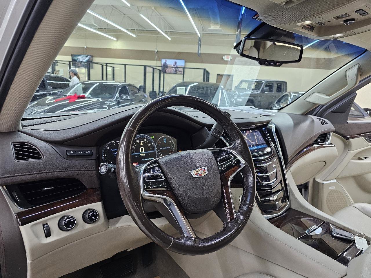 Used 2015 Cadillac Escalade ESV Luxury AWD/4WD image 21