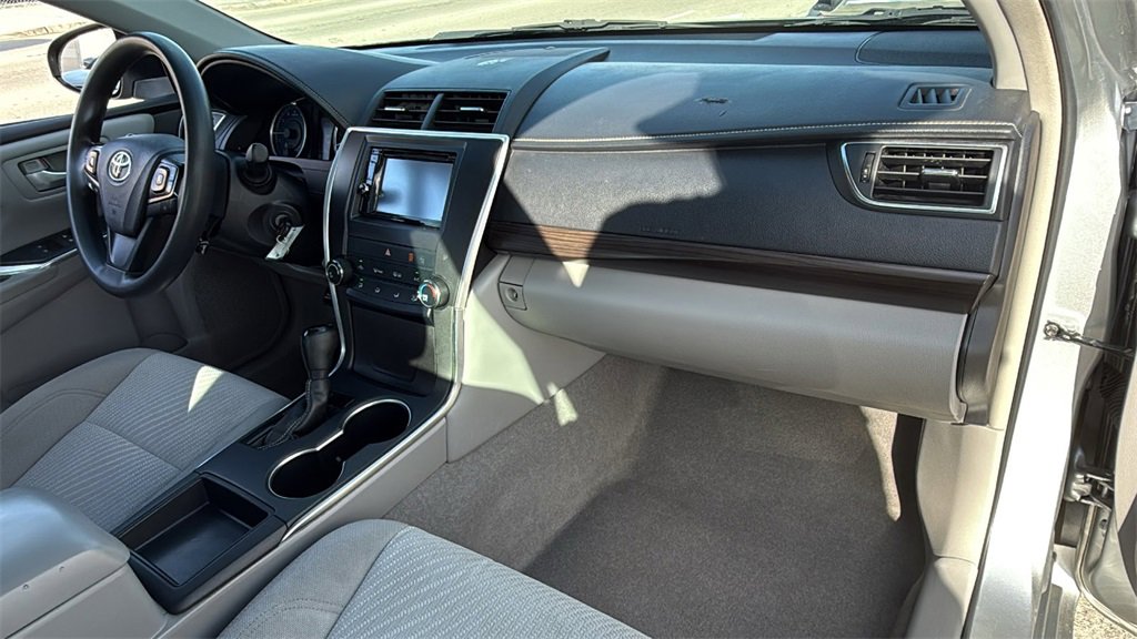 Used 2017 Toyota Camry LE image 31