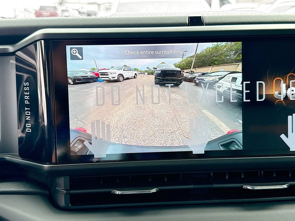Used 2025 Jeep Gladiator Mojave w/ Safety Group AWD/4WD image 15