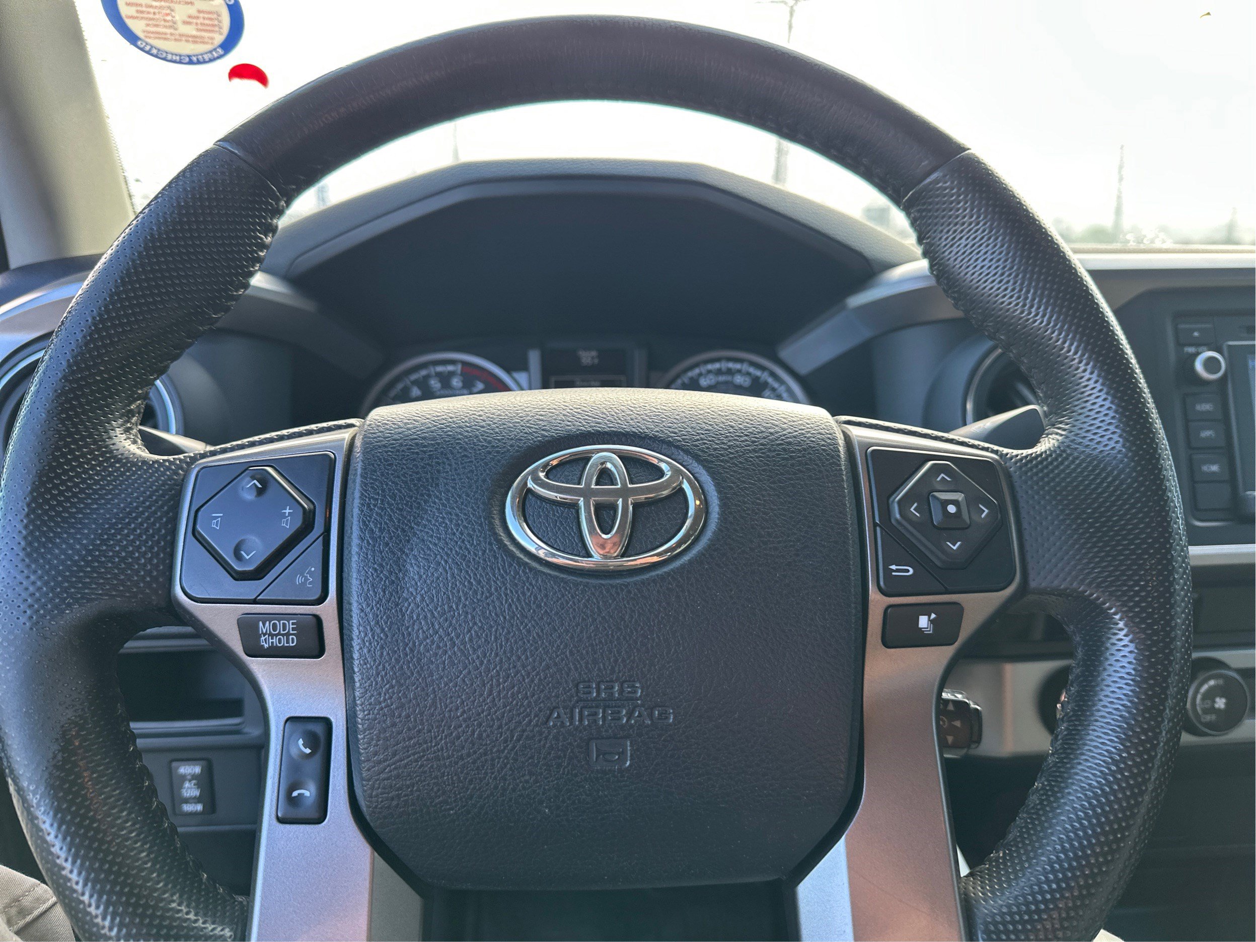 Used 2016 Toyota Tacoma SR5 AWD/4WD image 17