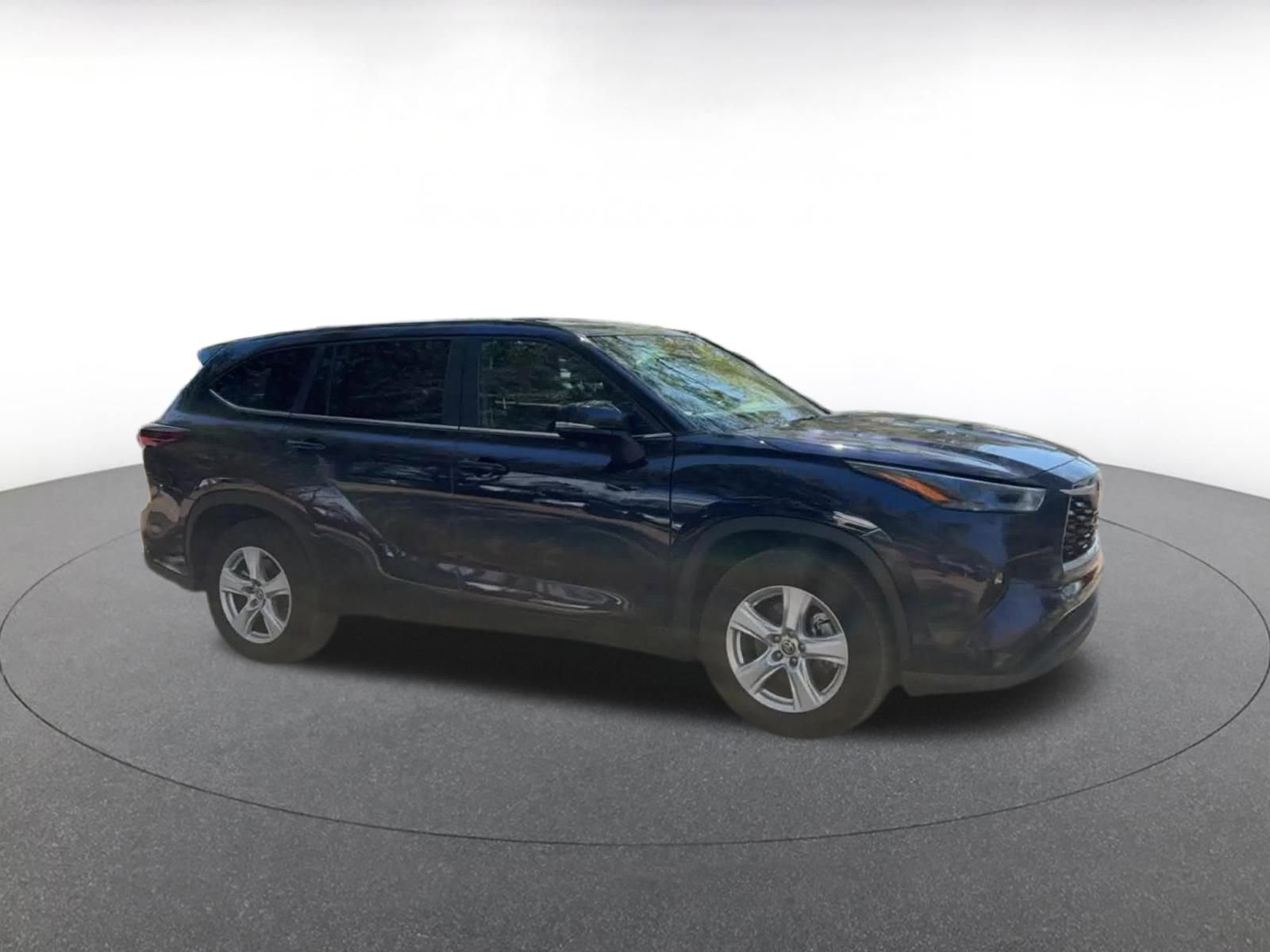 Used 2025 Toyota Highlander LE video 2