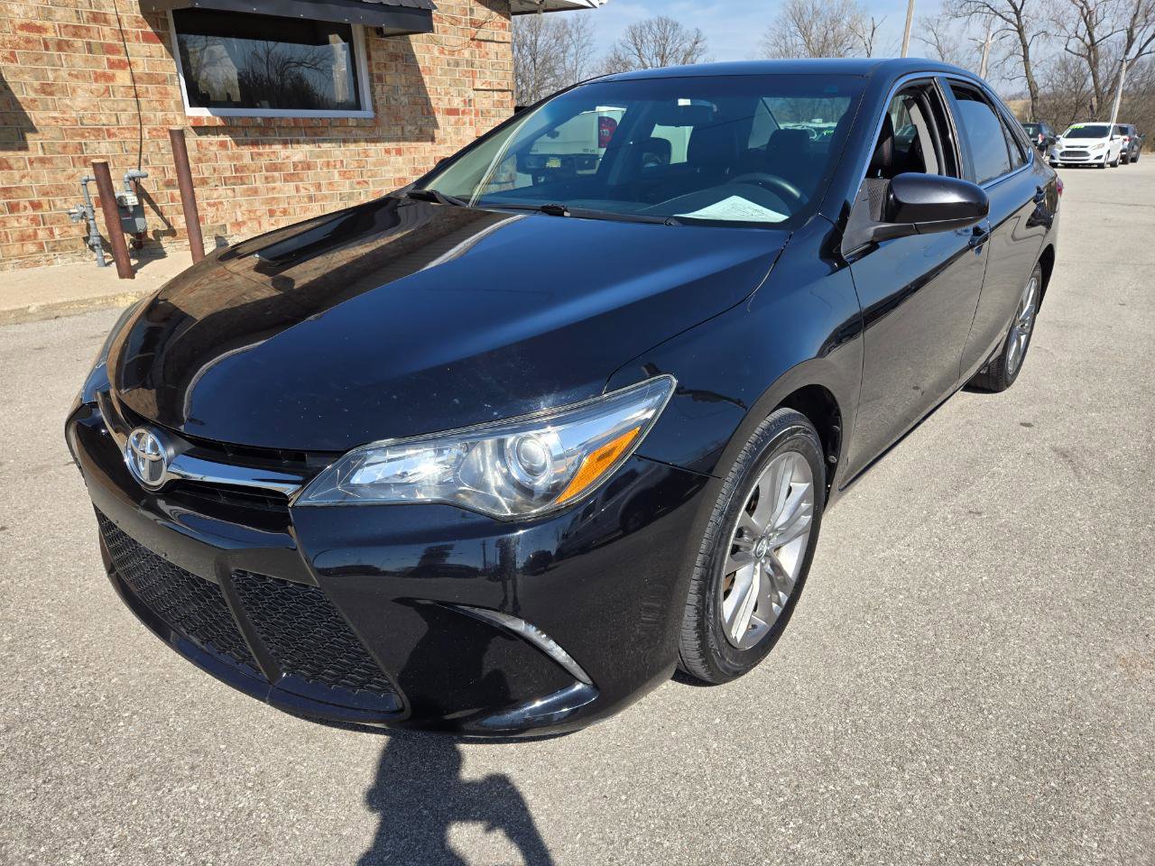 Used 2017 Toyota Camry SE FWD image 1