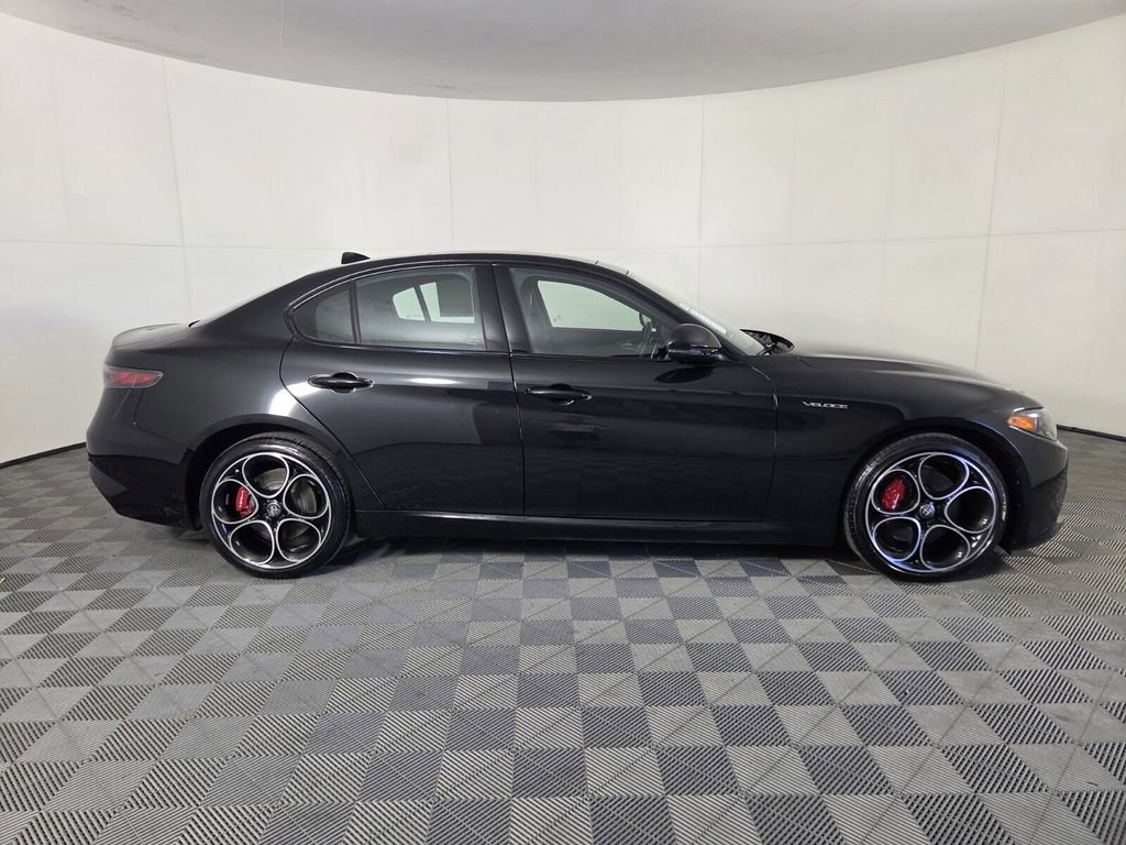 Used 2024 Alfa Romeo Giulia Veloce image 6