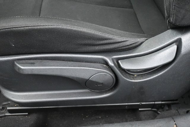 Used 2017 Hyundai Veloster Value Edition FWD image 12