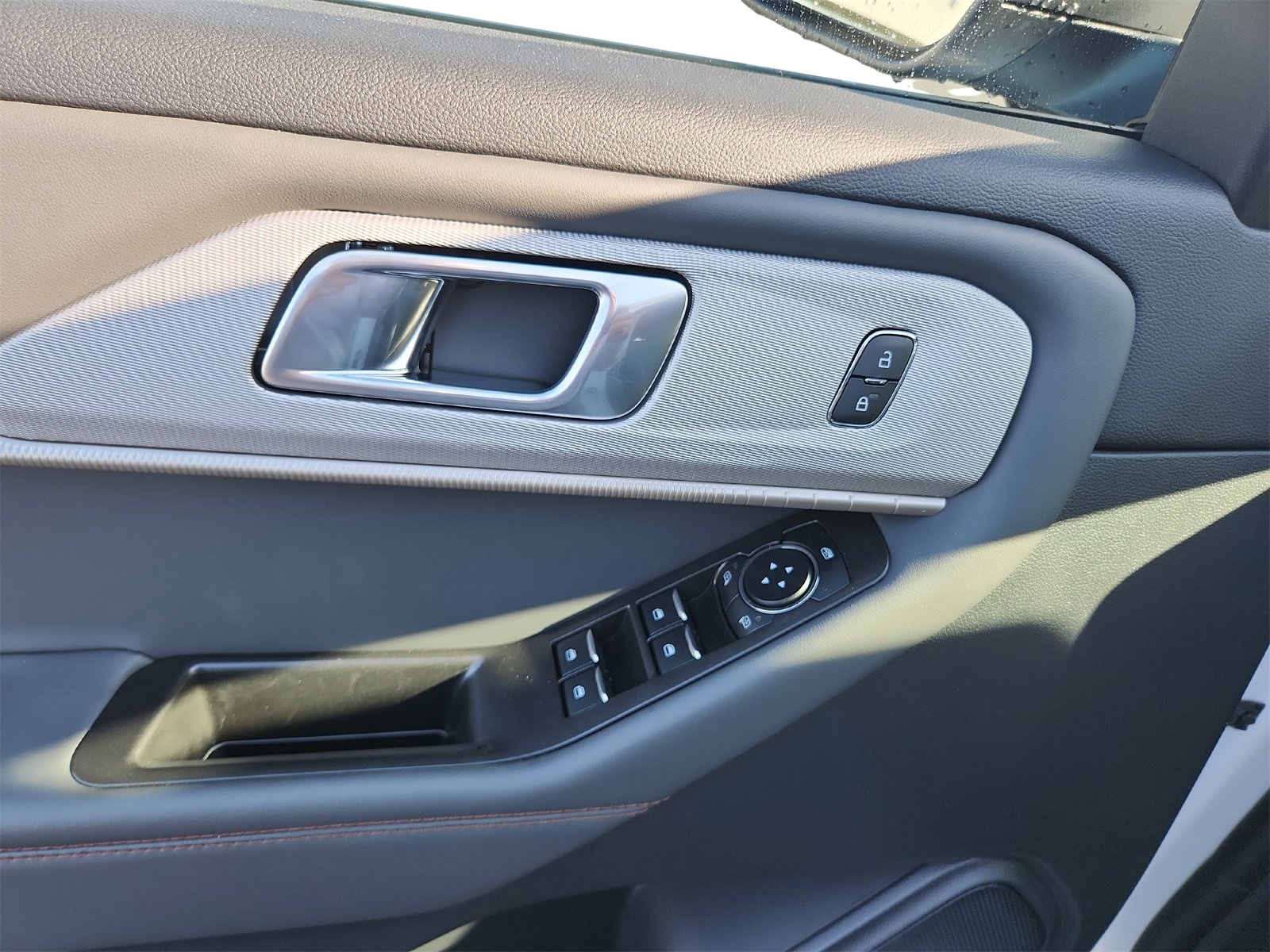 New 2026 Ford Explorer Active image 19