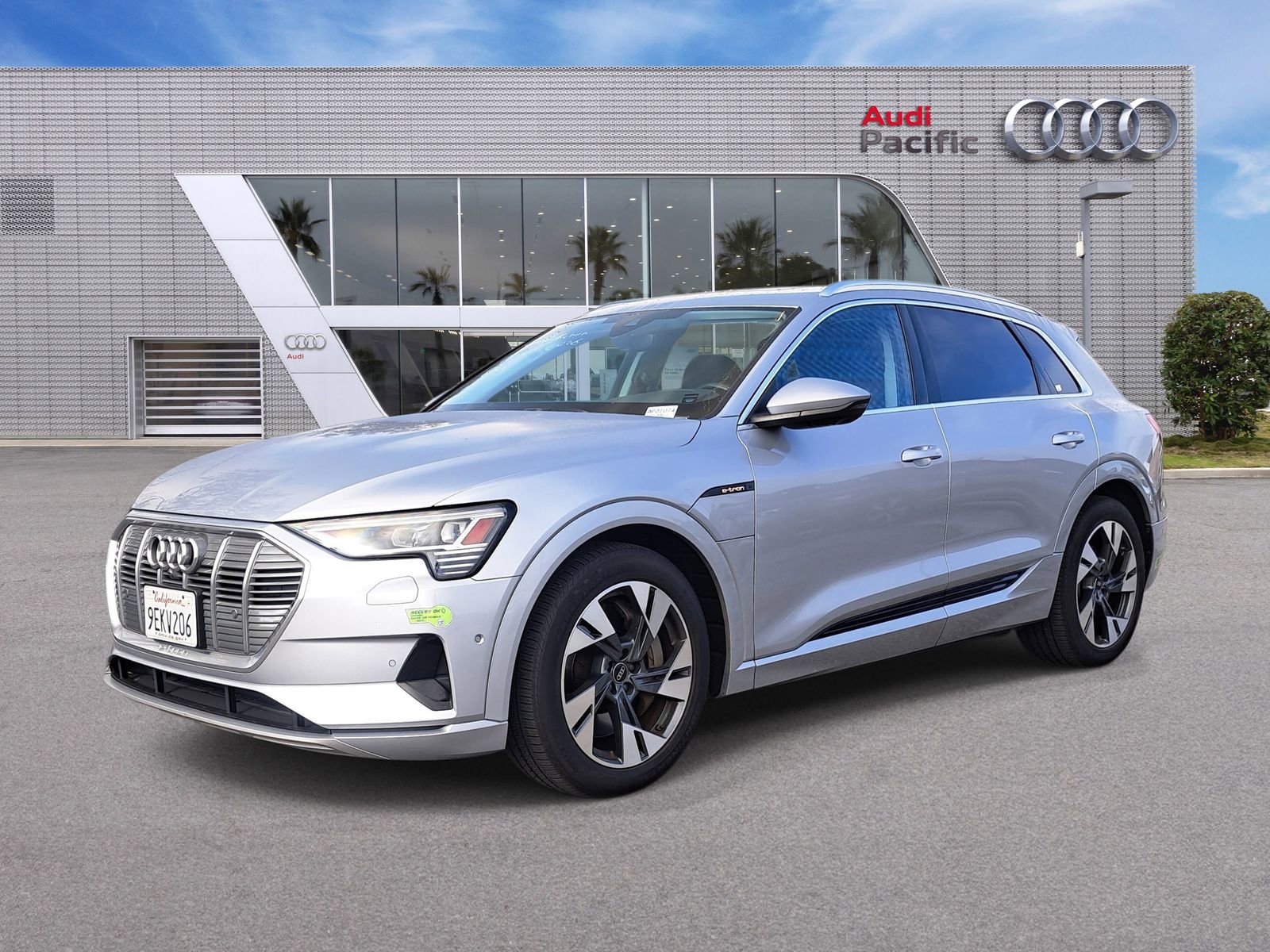Used 2023 Audi e-tron Premium Plus w/ Premium Plus Package image 1