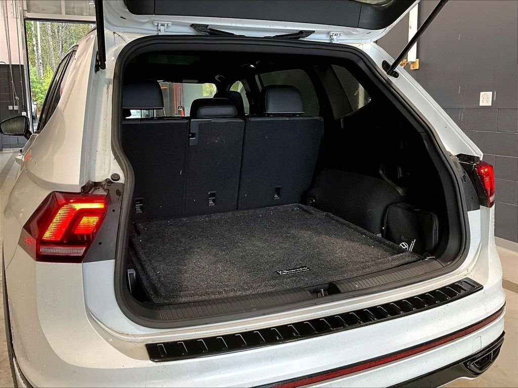 Used 2023 Volkswagen Tiguan SE R-Line AWD/4WD image 23