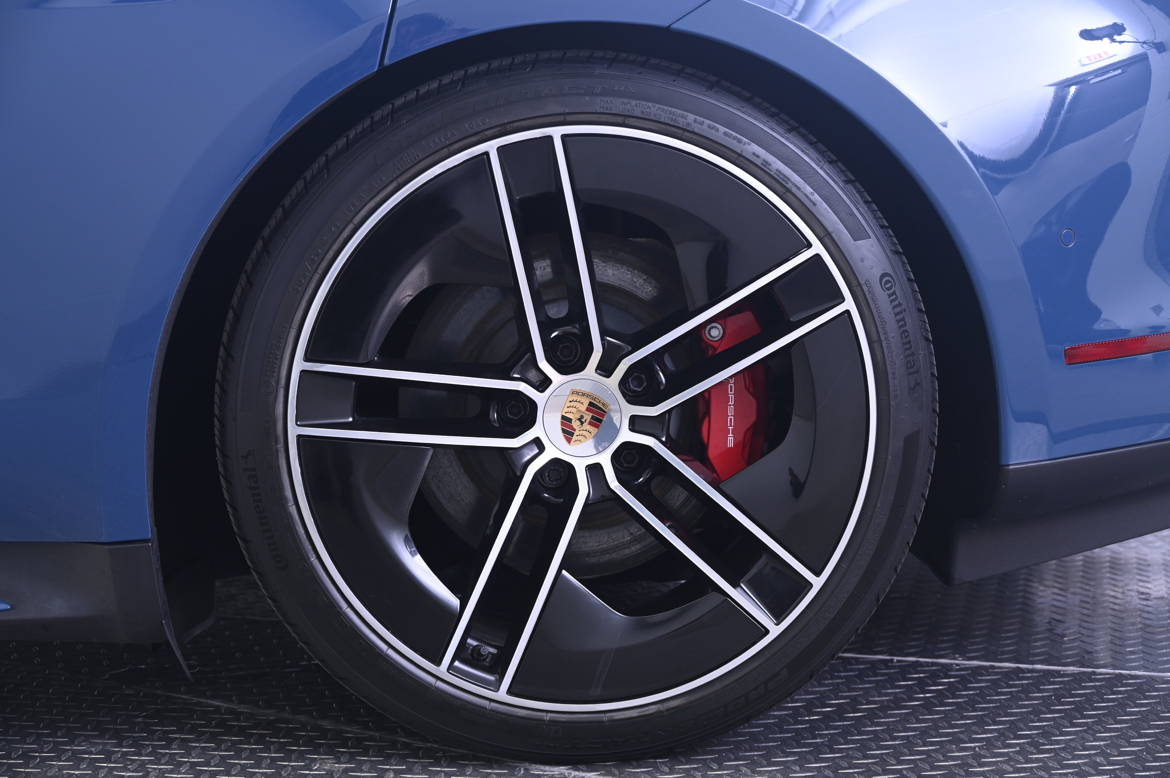 Certified 2025 Porsche Taycan 4S AWD/4WD image 12