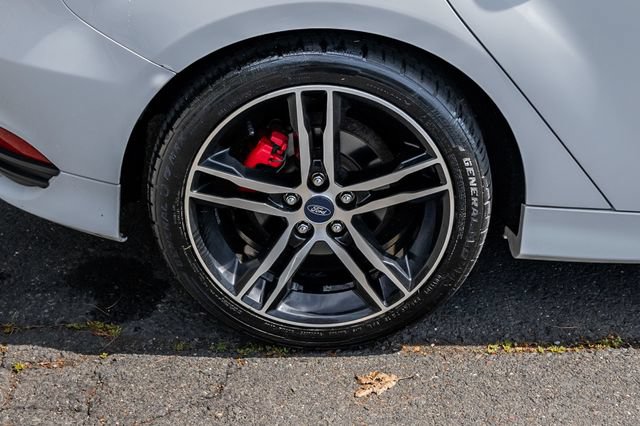 Used 2018 Ford Focus ST FWD image 6
