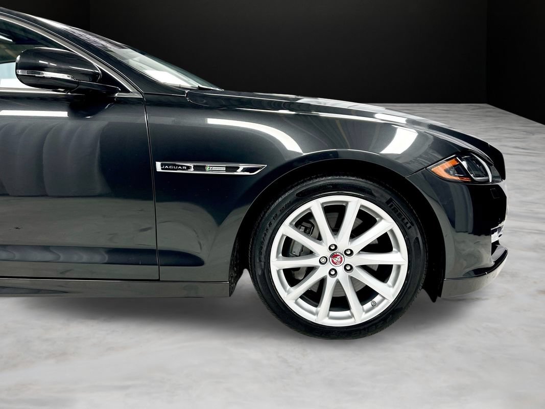 Used 2016 Jaguar XJ R-Sport AWD/4WD image 37