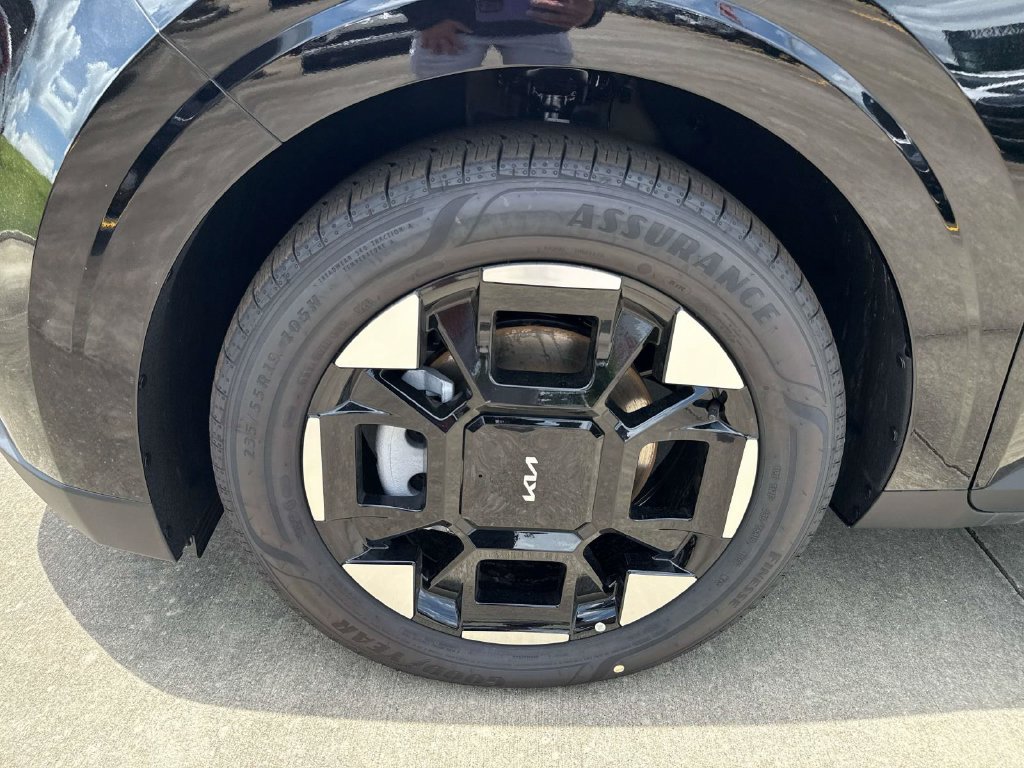 New 2026 Kia Carnival EX FWD image 4